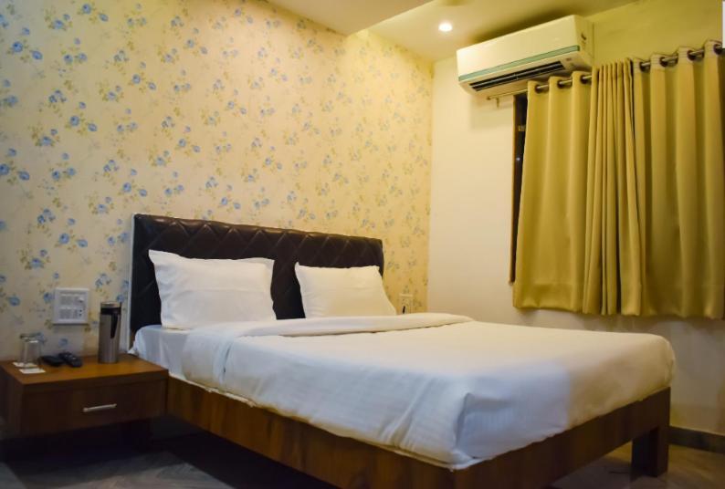 The Shah Imperial Hotel Gwalior Bagian luar foto